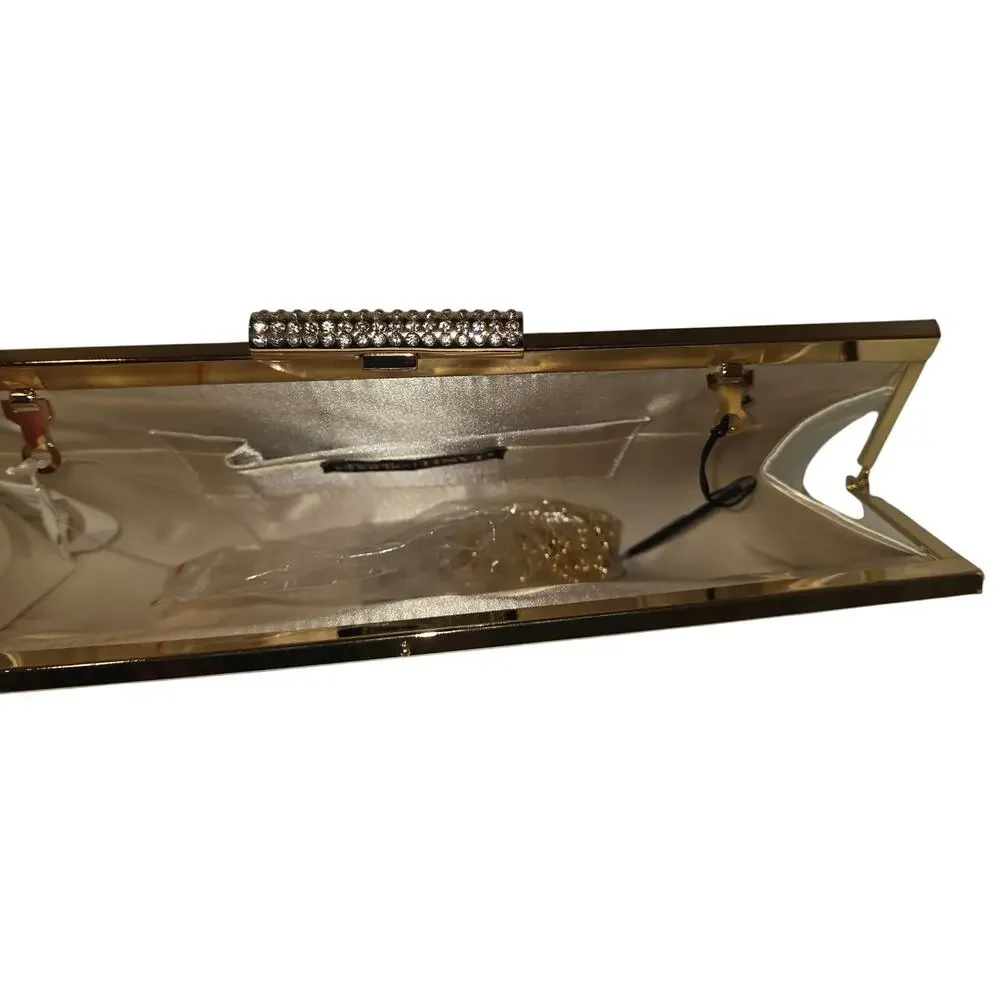 NWT Charming Charlie White Embroidered Clutch Bag w/Gold‎ Clasp & Chain